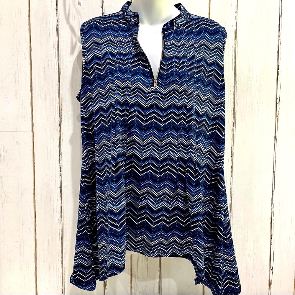 🌷3 Tops for $18 - New Directions Blue & White Geometric Chevron Sleeveless, SzL